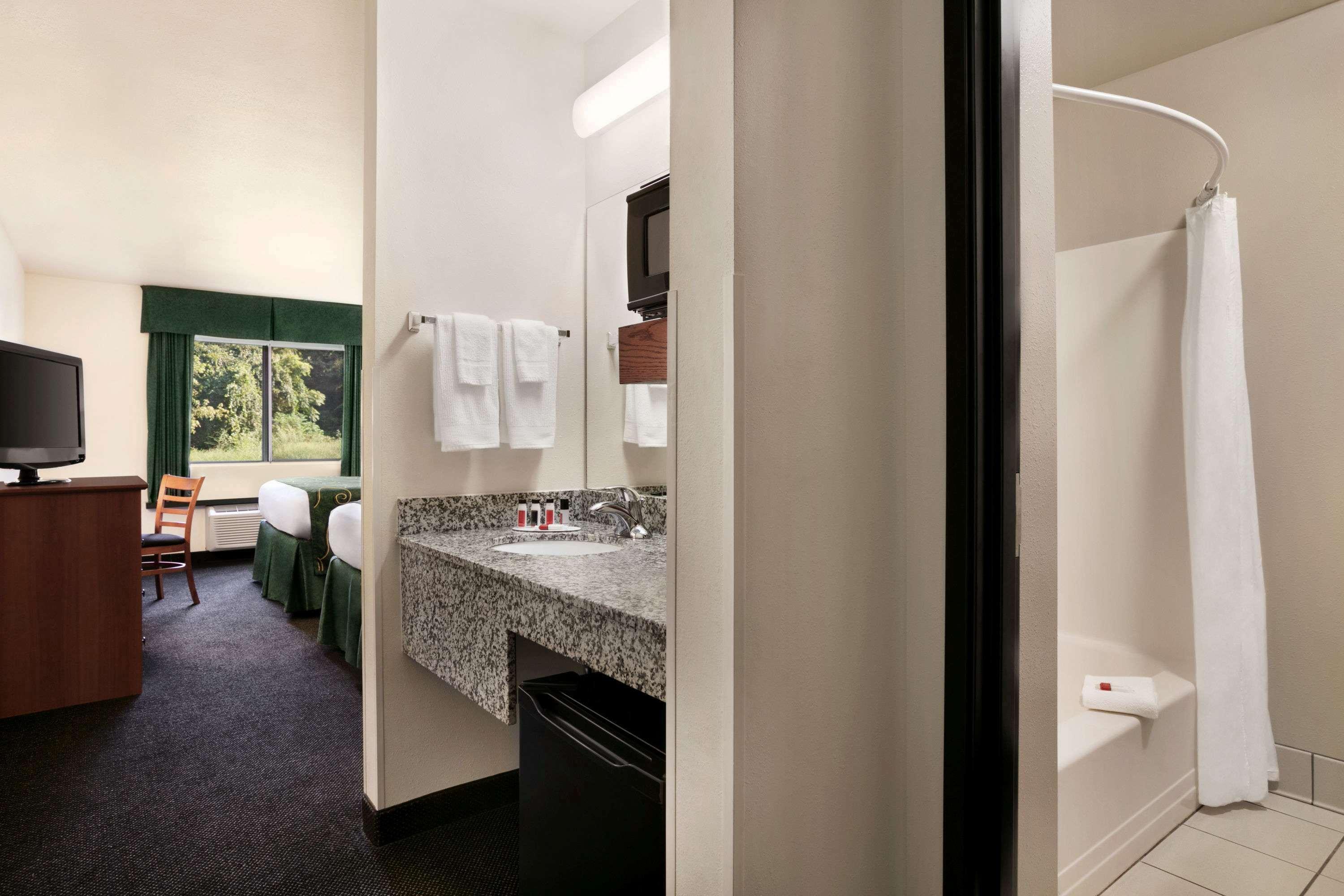 Travelodge By Wyndham Low Moor Near Covington Екстериор снимка
